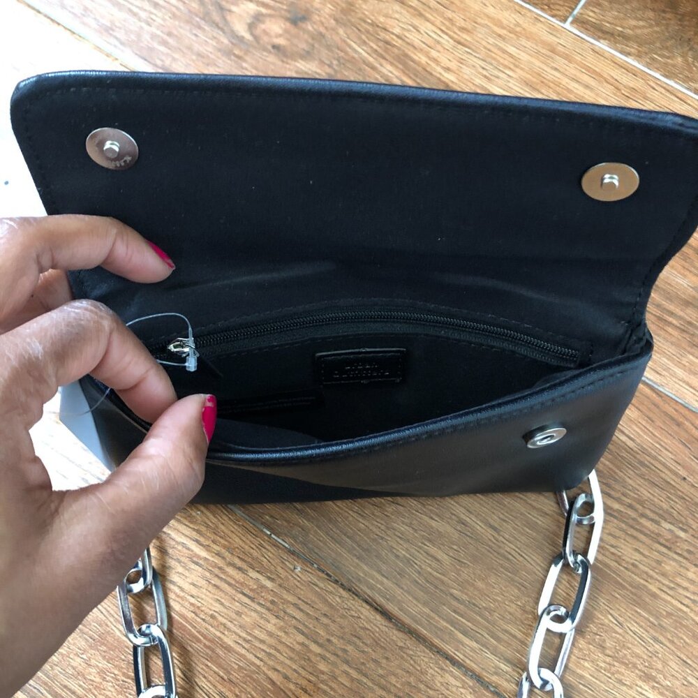 Urban Outfitters Hands- free Chain Crossbody Bag -NWOT - Picture 3 of 6